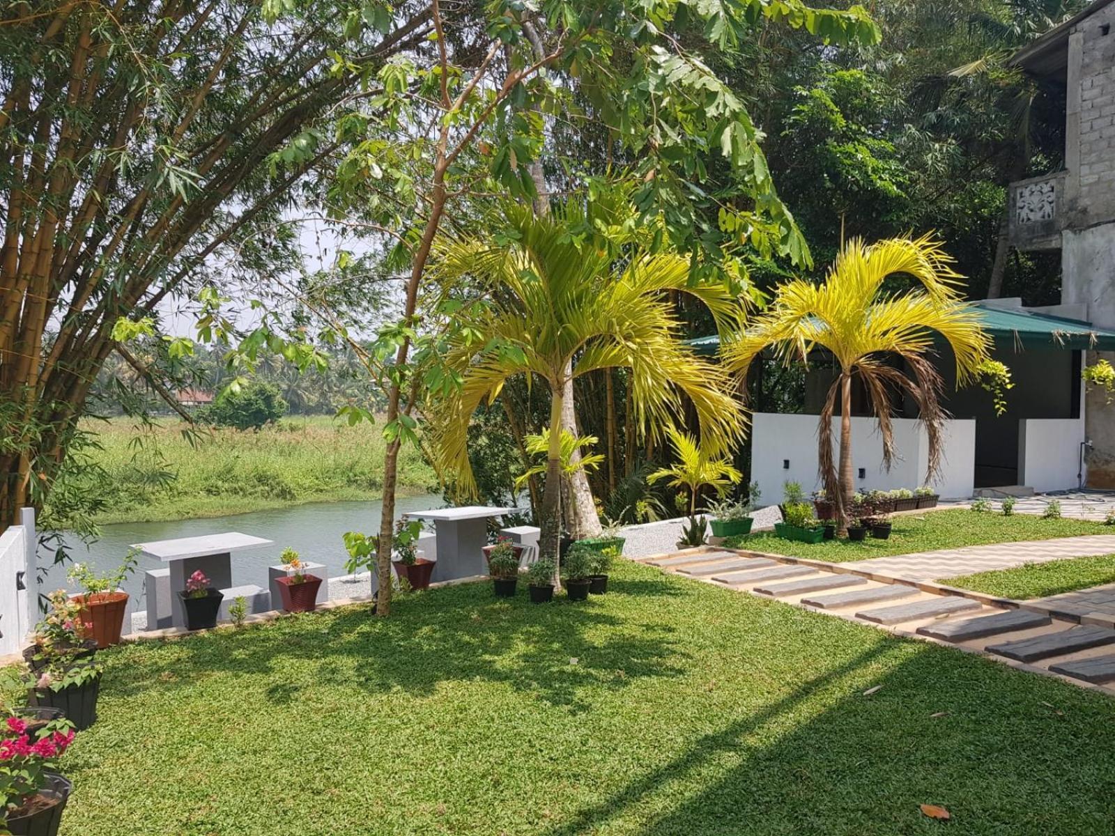 River Pearl * Seeduwa